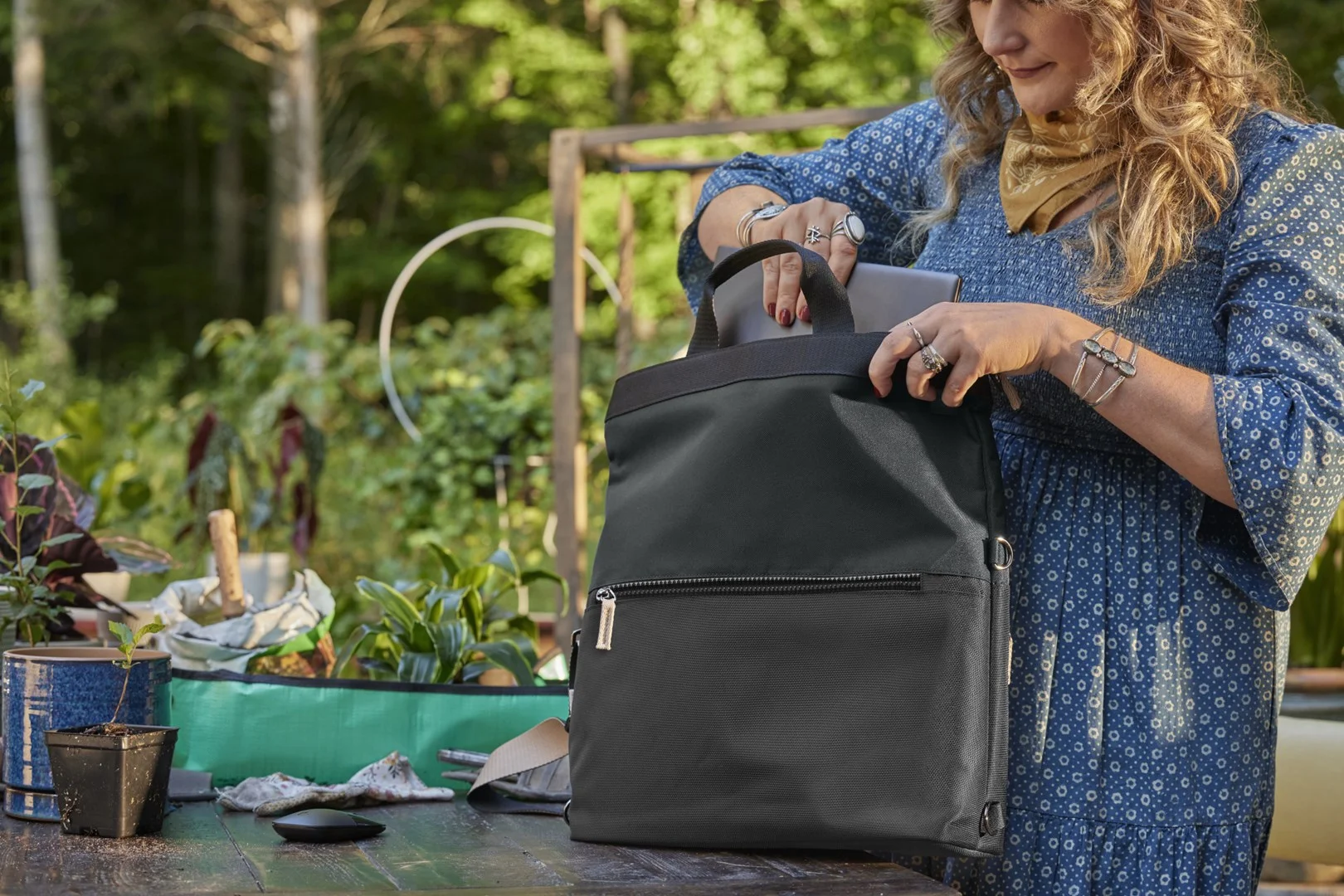 HP 14-inch Convertible Laptop Backpack Tote - Image 3